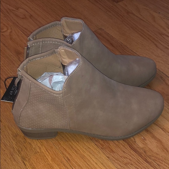 Shoes - Via Rosa women’s boots